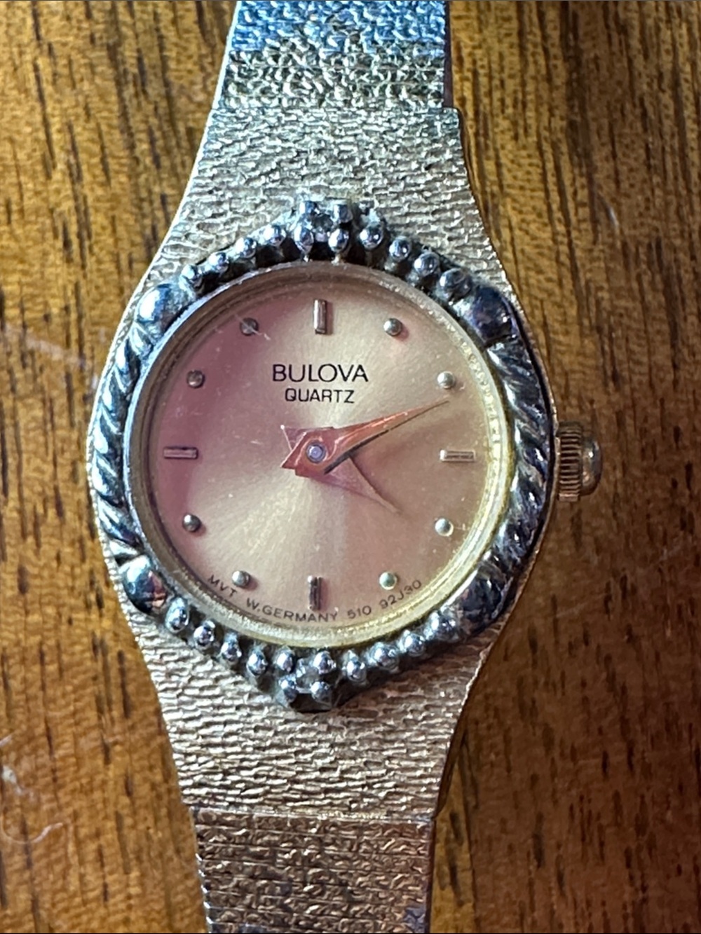 Vintage 80s Bulova Gold-Tone Ladies Watch‎ for repair or parts